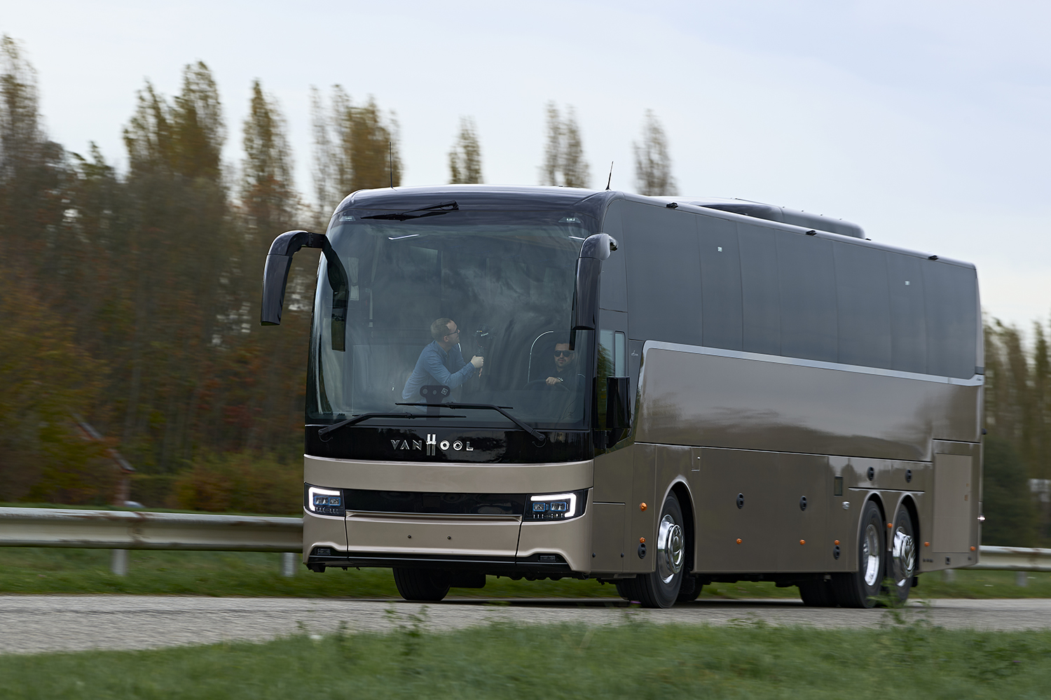 Vanhool-brown-1500x1000