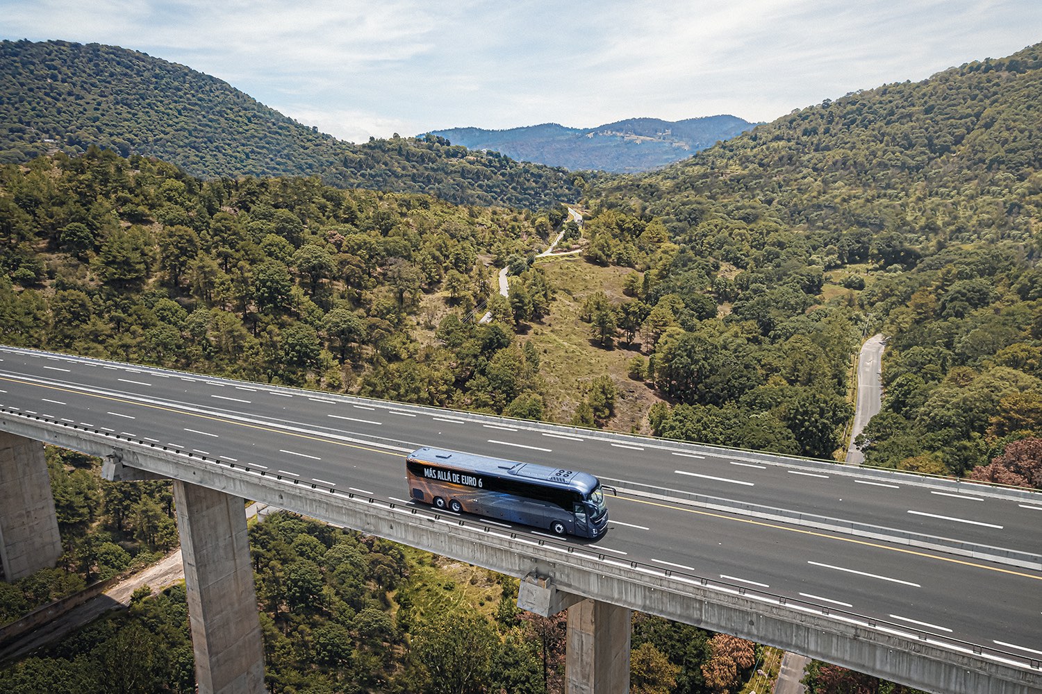 Volvo-blue-(bridge)-1500x1000